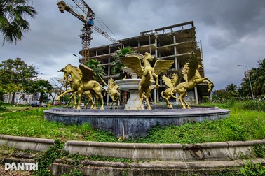 Vẻ hoang tàn bên trong siêu dự án lấn biển liên quan đến Vũ "Nhôm"