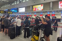 Sân bay Đà Nẵng tạm ngưng tiếp nhận chuyến bay do bão Bualoi