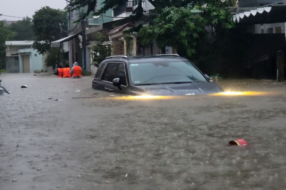 Trận mưa lịch sử vượt mực chịu đựng của cơ sở hạ tầng - 2 Trận mưa lịch sử vượt mực chịu đựng của cơ sở hạ tầng - 2