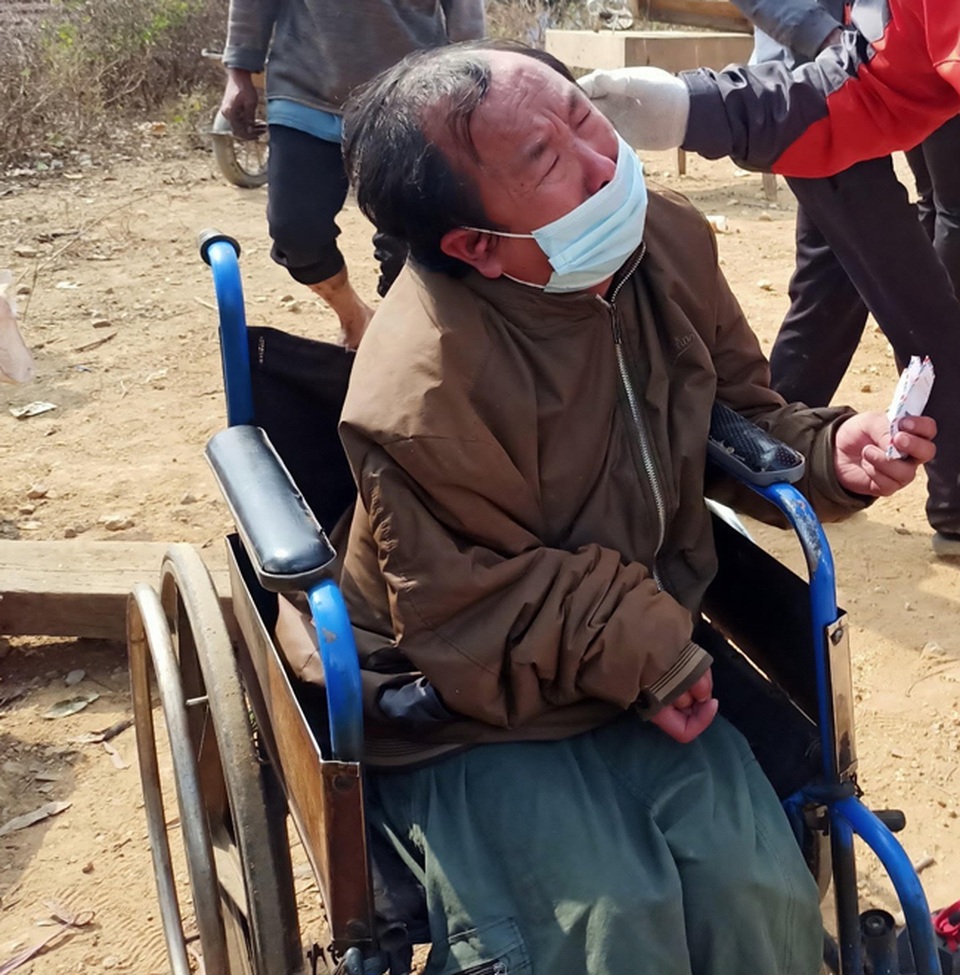 Mối tình bất ngờ của người đàn ông dân tộc Mông khóc ngất bên đống tro tàn - 4 Mối tình bất ngờ của người đàn ông dân tộc Mông khóc ngất bên đống tro tàn - 4