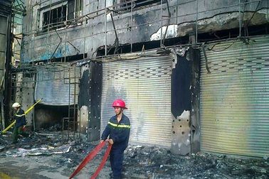 Trung tâm điện máy phát hỏa lúc rạng sáng