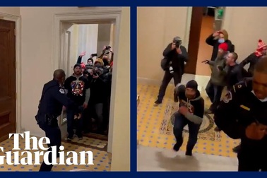 Video cảnh sát Mỹ đối mặt người biểu tình tràn vào trụ sở quốc hội