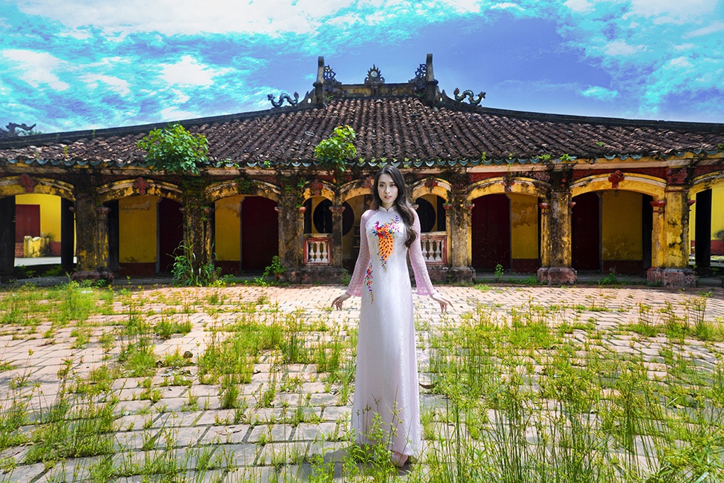 Hoa hậu Ban Mai khoe vẻ đẹp mong manh trong áo dài lụa Hà Đông - 7 Hoa hậu Ban Mai khoe vẻ đẹp mong manh trong áo dài lụa Hà Đông - 7
