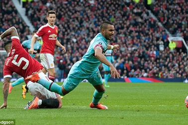 Trọng tài bị tố thiên vị trắng trợn MU