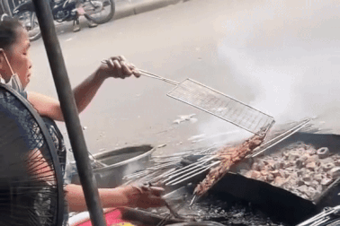 "Rửa thịt" bằng nước than đen ngòm: Xử phạt chủ quán bún chả 3,5 triệu đồng