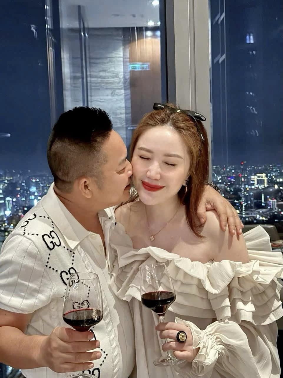 Bảo Thy rời xa sân khấu: Chồng tặng quà đắt tiền, cưng chiều như công chúa - 6 Bảo Thy rời xa sân khấu: Chồng tặng quà đắt tiền, cưng chiều như công chúa - 6