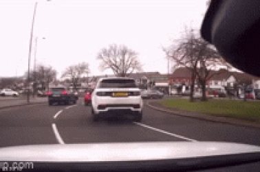 Xe Land Rover bị Toyota GR Yaris "hạ đo ván" do sai lầm của tài xế