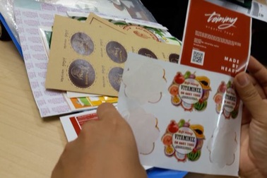 Loạn… tem trái cây