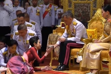 Nhà vua Thái Lan lần đầu phong Hoàng Quý Phi sau gần 1 thế kỷ