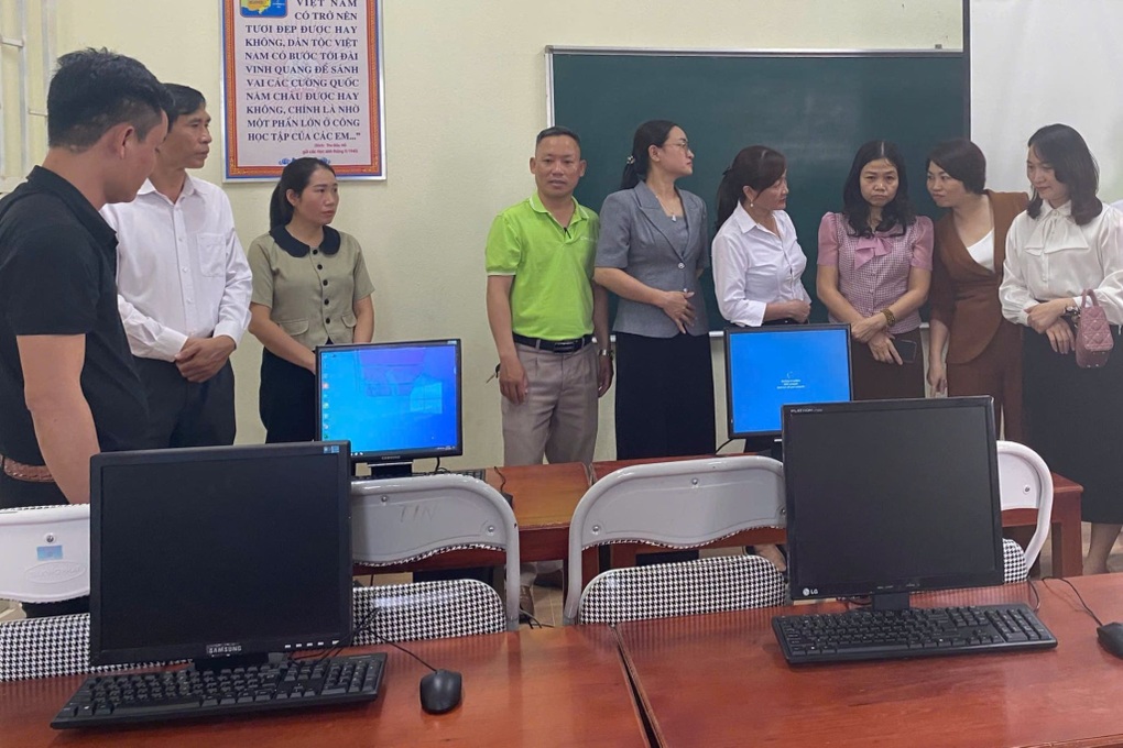 Nhiều món quà ý nghĩa đến với học sinh nghèo Thanh Hóa - 2 Nhiều món quà ý nghĩa đến với học sinh nghèo Thanh Hóa - 2