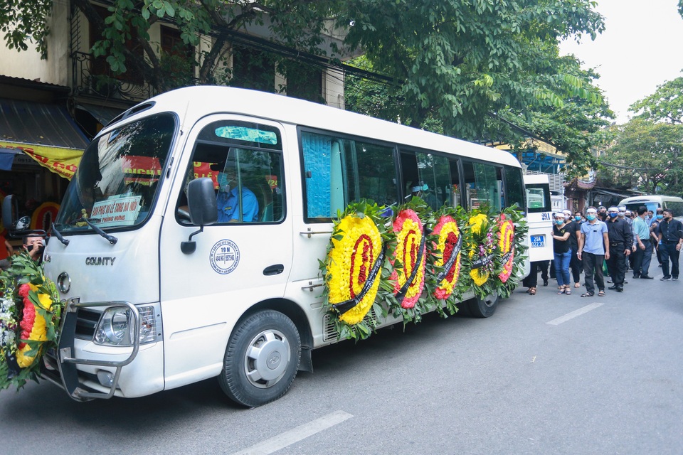 Người thân, đồng nghiệp nghẹn ngào tiễn biệt NSND Trần Phương - 21 Người thân, đồng nghiệp nghẹn ngào tiễn biệt NSND Trần Phương - 21