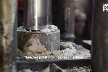 Xem cách làm món "mỳ bẩn" rất được ưa chuộng ở "xứ sở vạn đảo"