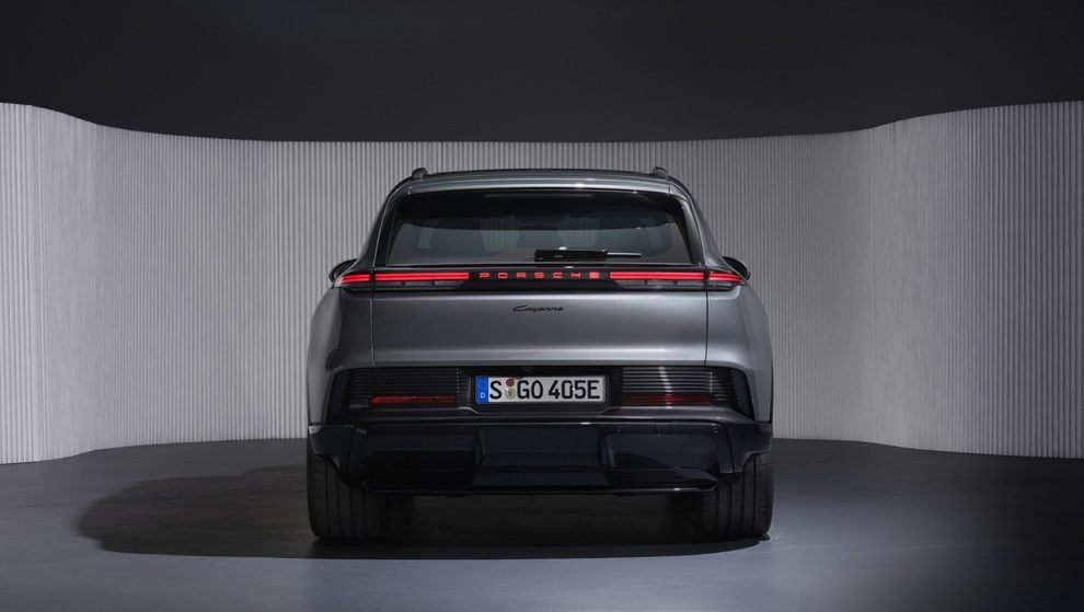 Porsche Cayenne thuần điện chốt giá từ 4,7 tỷ đồng tại Việt Nam - 3 Porsche Cayenne thuần điện chốt giá từ 4,7 tỷ đồng tại Việt Nam - 3