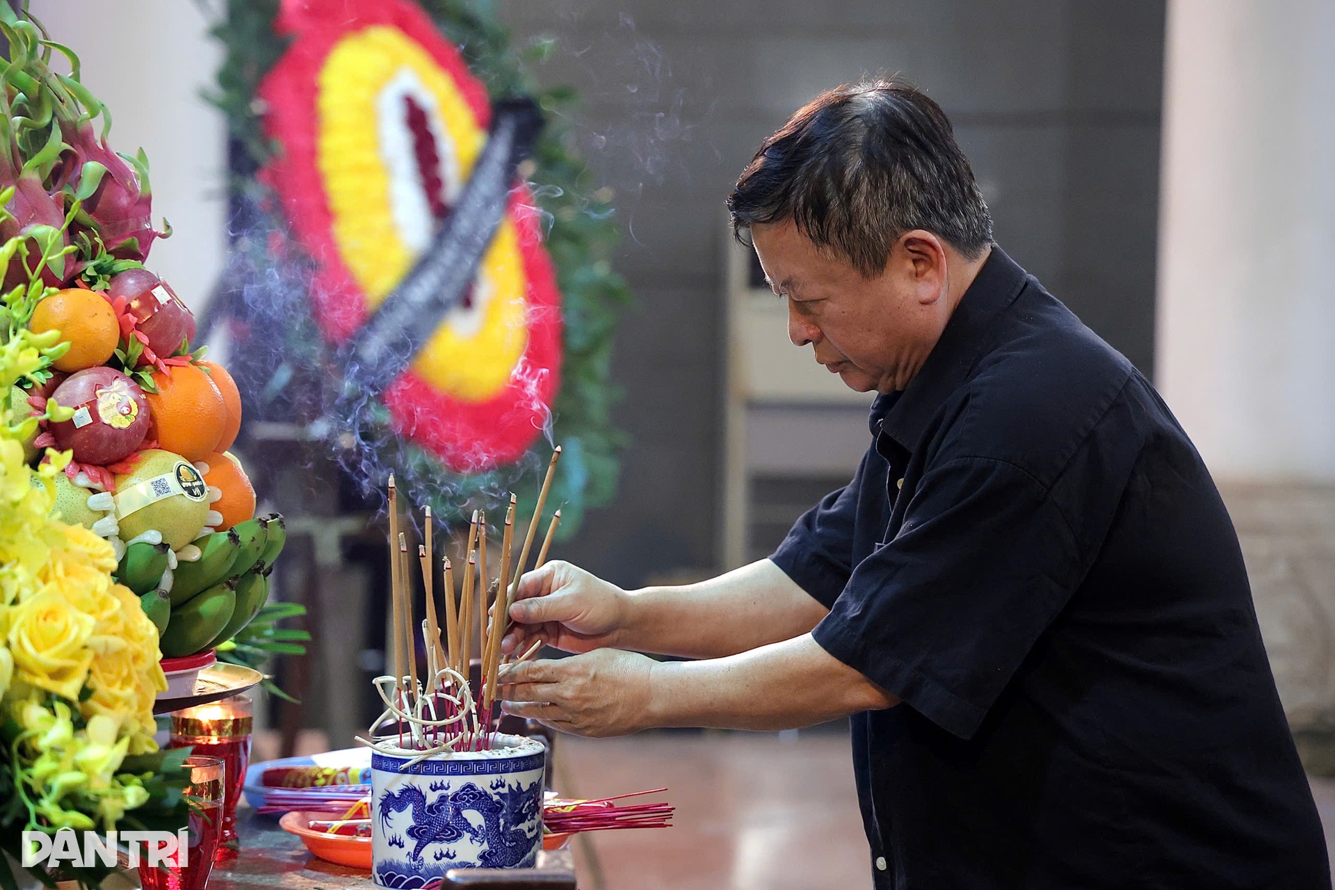 Gia đình, đồng nghiệp tiễn đưa PGS.TS, nhạc sĩ Nguyễn Lân Cường - 4 Gia đình, đồng nghiệp tiễn đưa PGS.TS, nhạc sĩ Nguyễn Lân Cường - 4