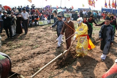 Sẽ có máy cày trong lễ hội "vua đi cày"