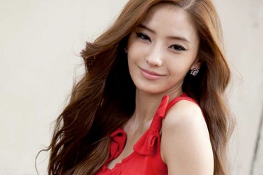 “Barbie xứ Hàn” mang bầu con đầu lòng