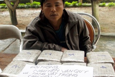 Bắt gọn đối tượng vận chuyển 12 bánh cần sa