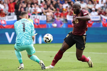 Lukaku thi đấu vô duyên, đội tuyển Bỉ thua sốc trước Slovakia