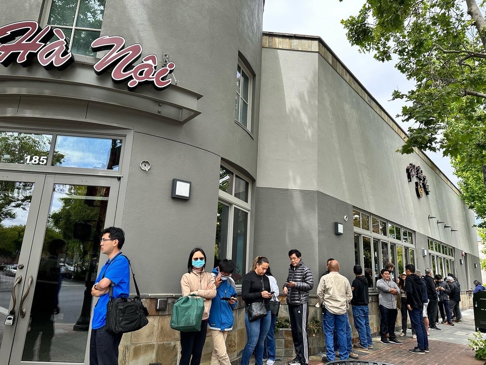 Bán phở ở Mỹ, vợ chồng Việt kiếm 35 tỷ đồng/tháng - 4