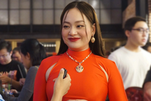 Lan Phương "bụng bầu vượt mặt", chồng Tây cao 2m nắm tay không rời