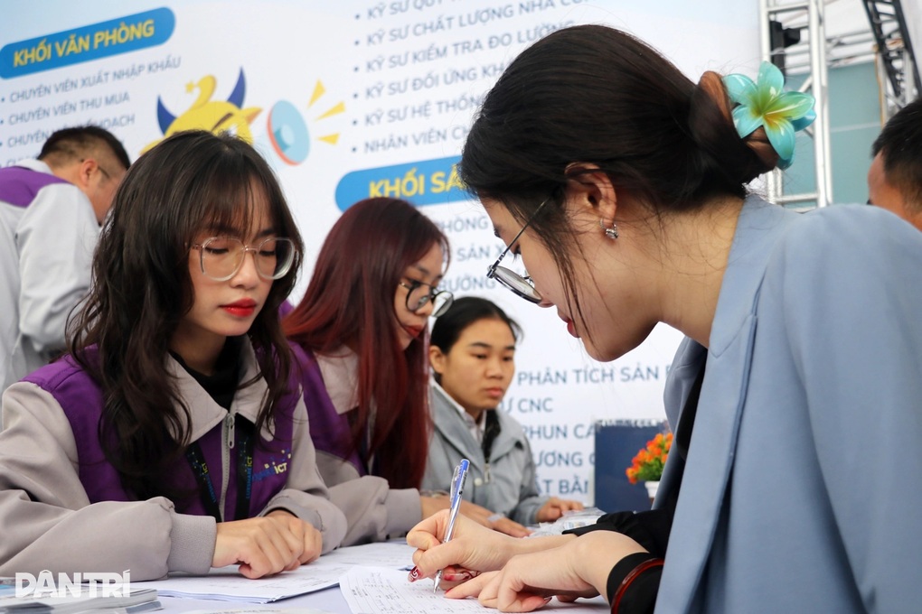 Thu nhập bình quân của lao động chạm mốc 8,4 triệu đồng/tháng - 1 Thu nhập bình quân của lao động chạm mốc 8,4 triệu đồng/tháng - 1