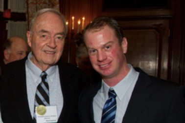 Cựu trợ lý Tổng thống Mỹ kết hôn với người đồng giới kém 50 tuổi