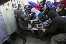 Đụng độ bùng phát giữa cảnh sát và người biểu tình tại Đông Ukraine