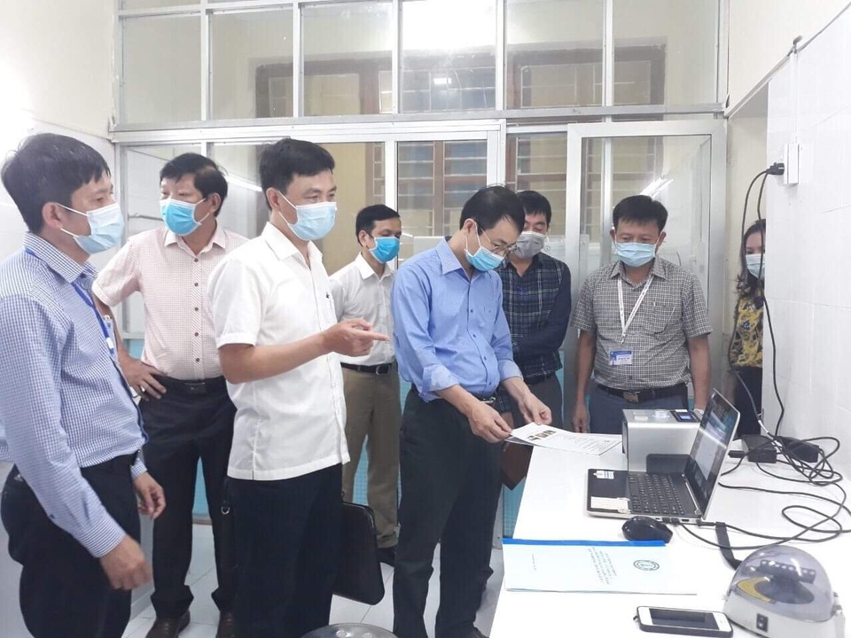 Máy xét nghiệm SARS-CoV-2 vừa cấp không thể sử dụng vì thiếu vật tư đi kèm - 1 Máy xét nghiệm SARS-CoV-2 vừa cấp không thể sử dụng vì thiếu vật tư đi kèm - 1