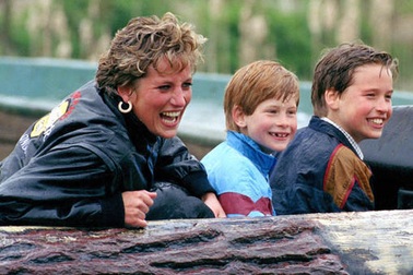 Công nương Diana "tinh nghịch" trong ký ức của 2 con trai