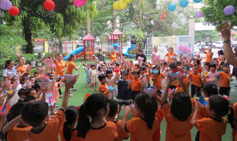 Học sinh sưu tầm ảnh Bác Hồ để triển lãm - 13 Học sinh sưu tầm ảnh Bác Hồ để triển lãm - 13