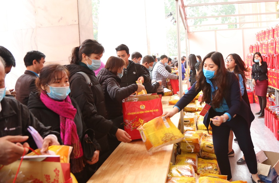 Hà Nội: Trên 60 tỷ đồng chăm lo Tết tới người lao động - 6 Hà Nội: Trên 60 tỷ đồng chăm lo Tết tới người lao động - 6