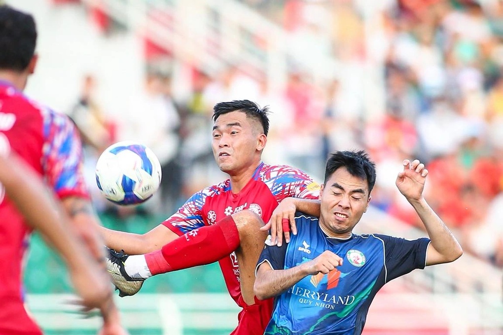 CLB Bình Định rơi xuống cuối bảng V-League, SL Nghệ An trụ hạng - 1 CLB Bình Định rơi xuống cuối bảng V-League, SL Nghệ An trụ hạng - 1