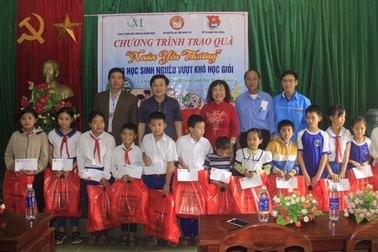 Quảng Trị: Mang "Xuân yêu thương" đến với học sinh nghèo hiếu học vùng lũ