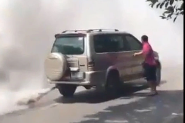 Đại lý đổ nhầm dầu vào xe xăng trước khi giao cho khách và cái kết "đắng"