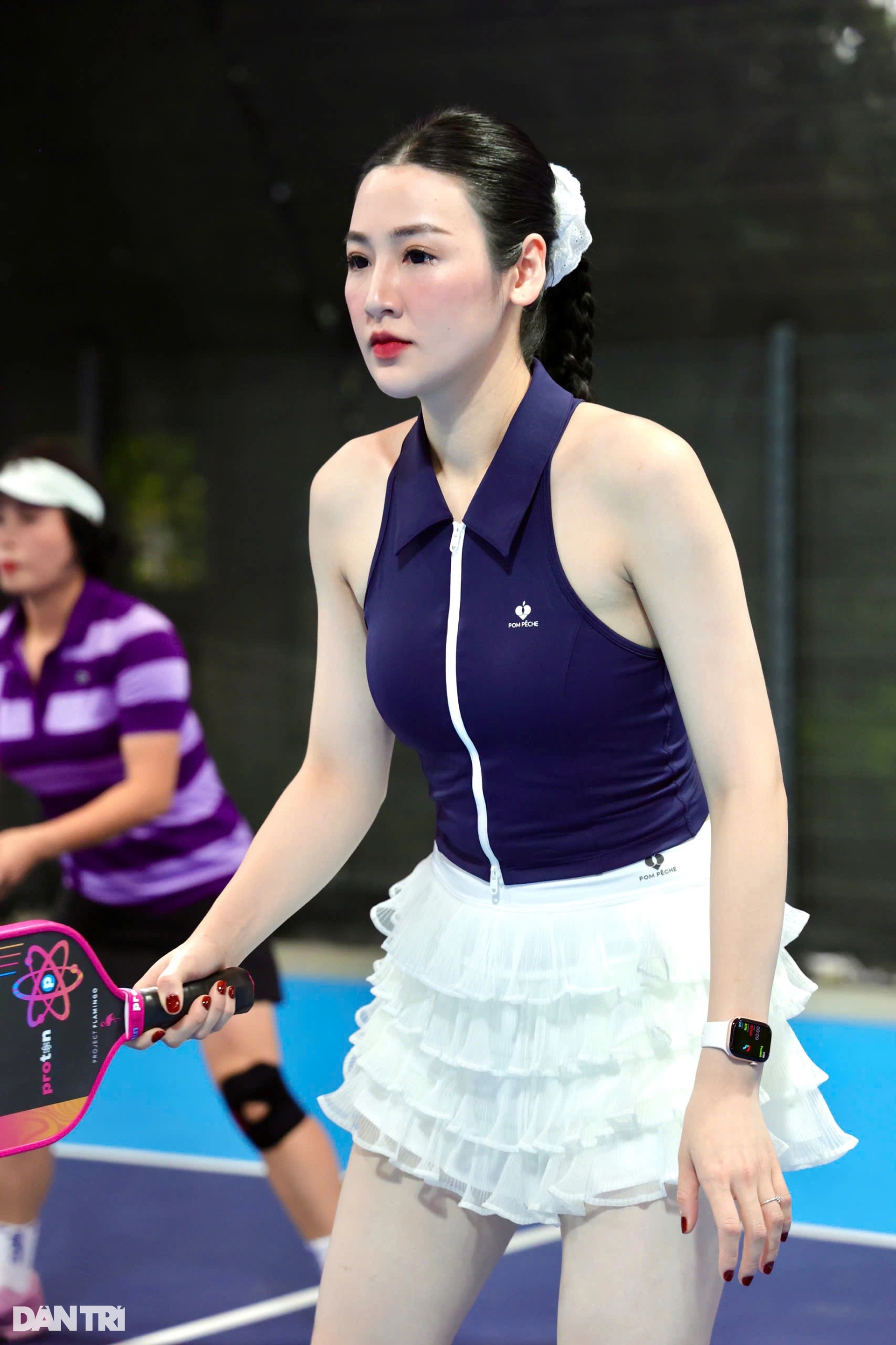 Á hậu Tú Anh khoe dáng gợi cảm đấu pickleball, chồng con cổ vũ nhiệt tình - 9