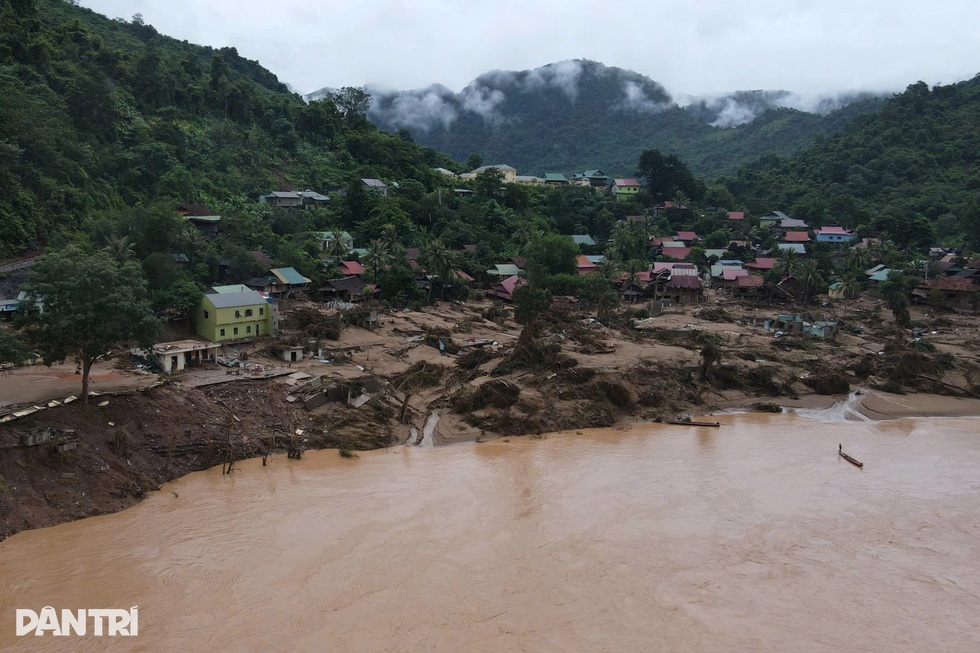 Khí thế mới ở xã vừa trải qua trận lũ lịch sử - 4 Khí thế mới ở xã vừa trải qua trận lũ lịch sử - 4