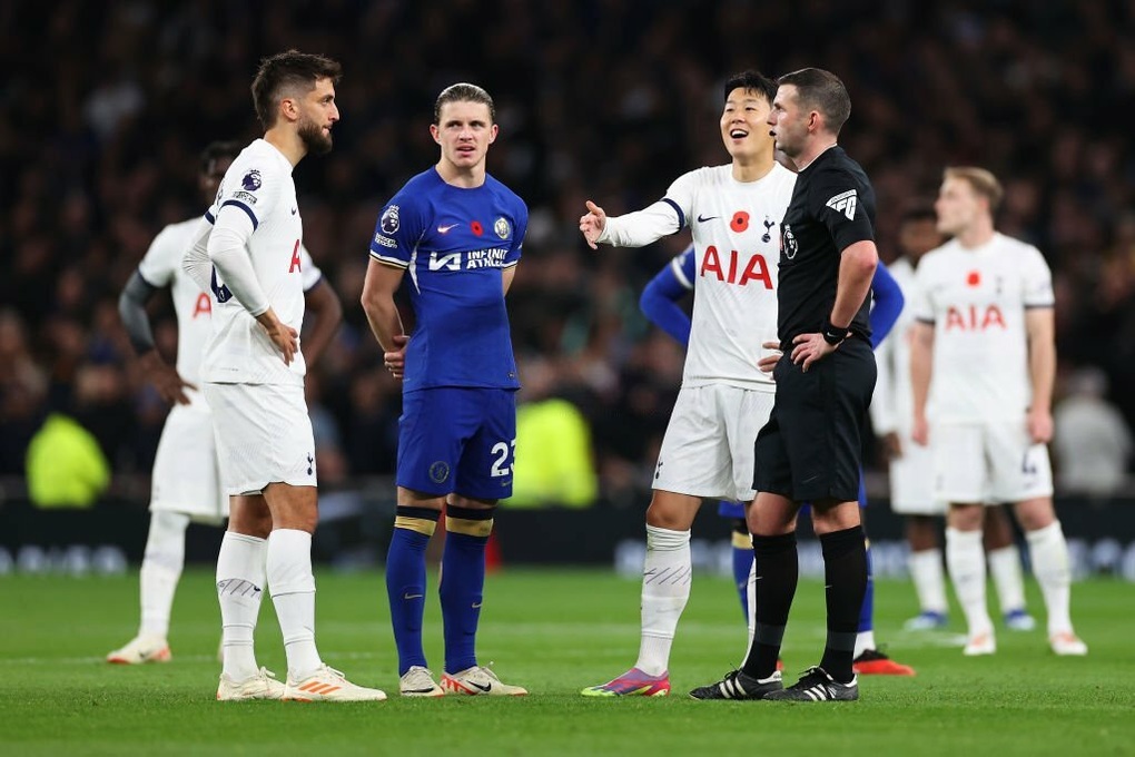 Bị đuổi 2 cầu thủ, Tottenham thảm bại trước Chelsea - 1 Bị đuổi 2 cầu thủ, Tottenham thảm bại trước Chelsea - 1