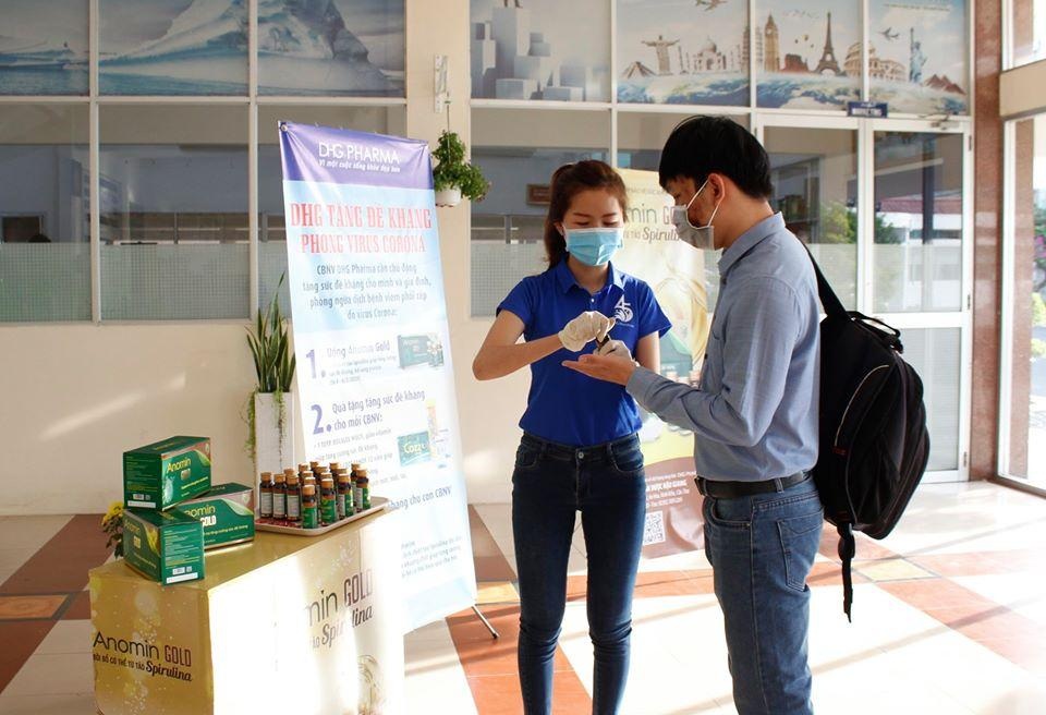 Cần bảo vệ kịp thời các y bác sĩ tuyến đầu trong cao điểm dịch - 3 Cần bảo vệ kịp thời các y bác sĩ tuyến đầu trong cao điểm dịch - 3