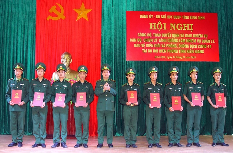 Chi viện 40 lính biên phòng giúp Kiên Giang bọc biên giới, chặn Covid-19 - 1 Chi viện 40 lính biên phòng giúp Kiên Giang bọc biên giới, chặn Covid-19 - 1