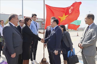 Chủ tịch Quốc hội Vương Đình Huệ thăm, làm việc tại thành phố Burgas