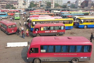 Nhiều xe nhồi khách vẫn dễ dàng “qua mặt” CSGT