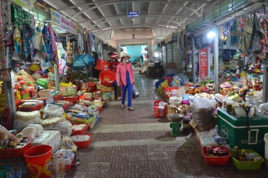 Quảng Ngãi: Hơn 200 tiểu thương “chê” chợ mới loại I