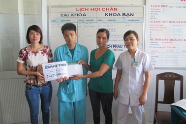 Gần 22 triệu đồng tiếp tục đến với em Tý bị suy thận mạn