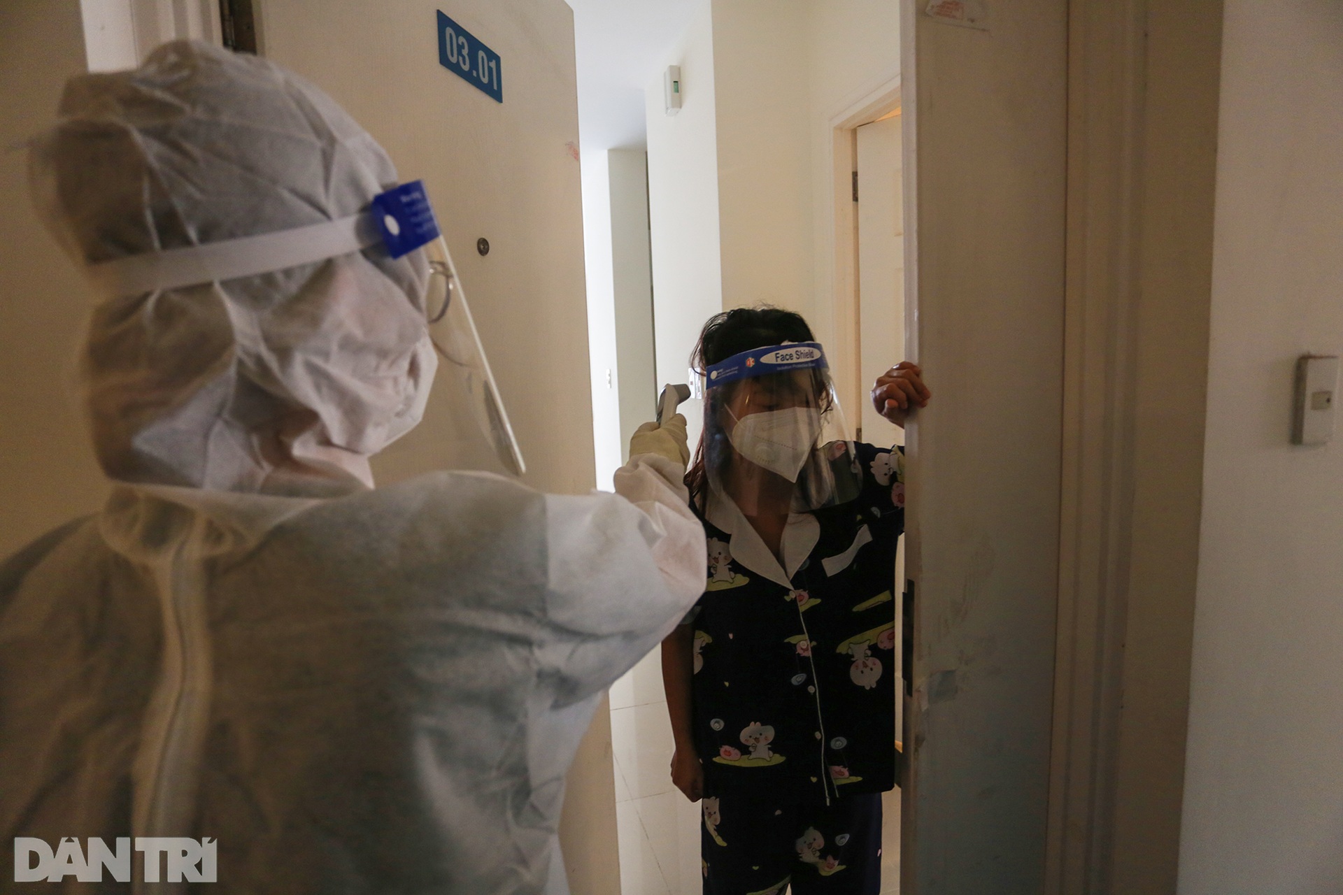 Một ngày bên trong Bệnh viện dã chiến lớn nhất TPHCM đang điều trị 3.400 F0 - 9
