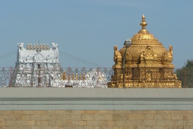 Tìm thấy 100 viên kim cương trong hòm công đức