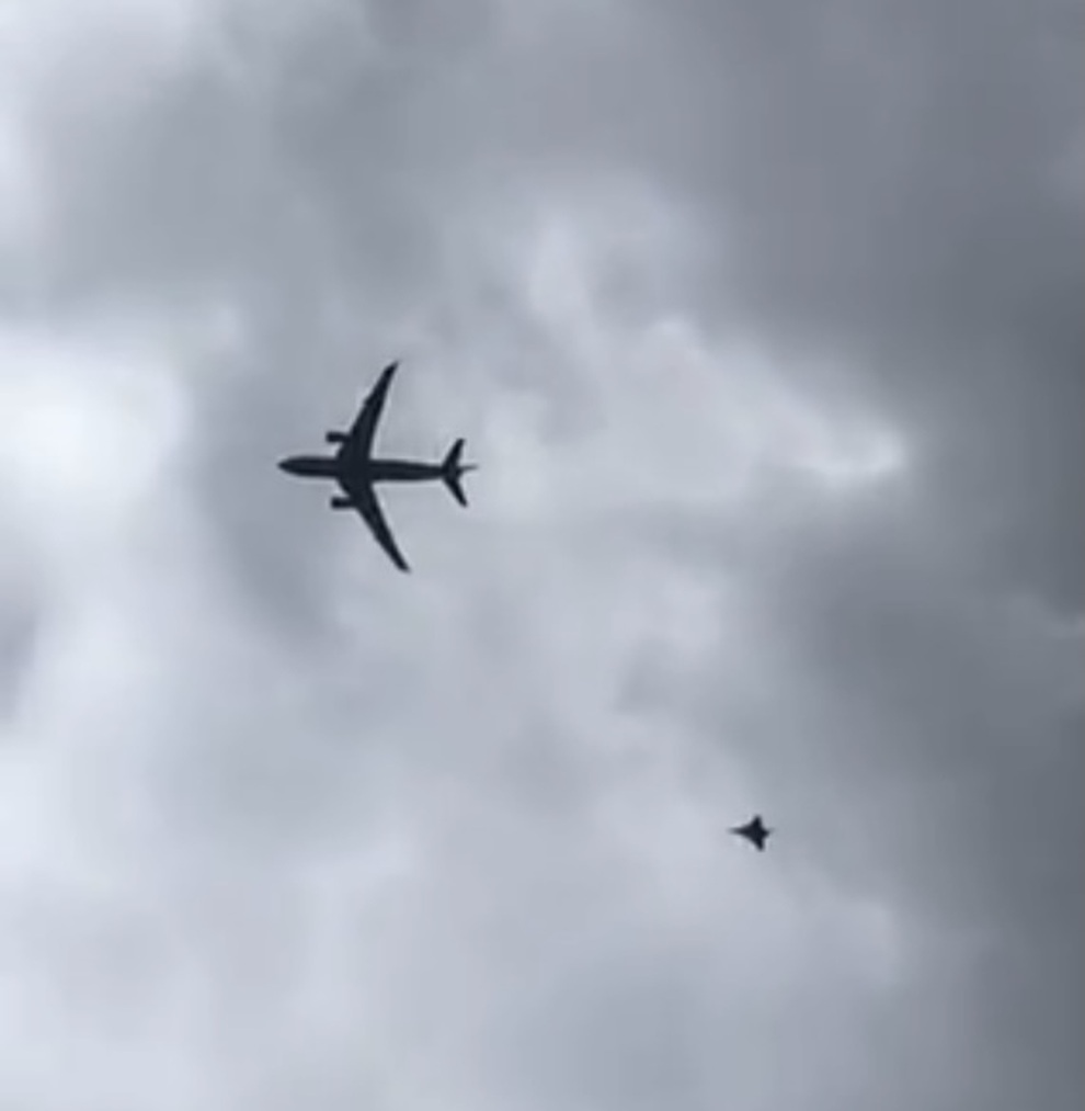 Máy bay Pháp tập trận đúng ngày 11/9, dân hốt hoảng tưởng có khủng bố - 1 Máy bay Pháp tập trận đúng ngày 11/9, dân hốt hoảng tưởng có khủng bố - 1