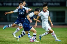 Văn Toàn đá hơn 60 phút trong ngày Seoul E-Land thắng ấn tượng