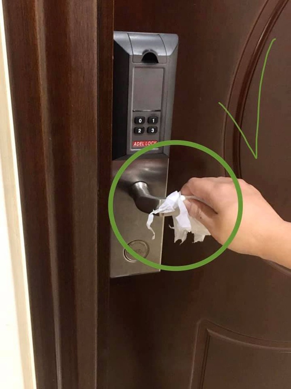 Hài hước chuyện dân chung cư chỉ nhau cách phòng tránh dịch virus corona - 6 Hài hước chuyện dân chung cư chỉ nhau cách phòng tránh dịch virus corona - 6