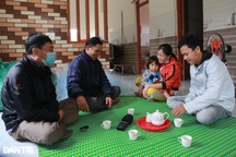 Cuộc hồi hương gian nan và hạnh phúc được đoàn tụ bên gia đình ngày Tết