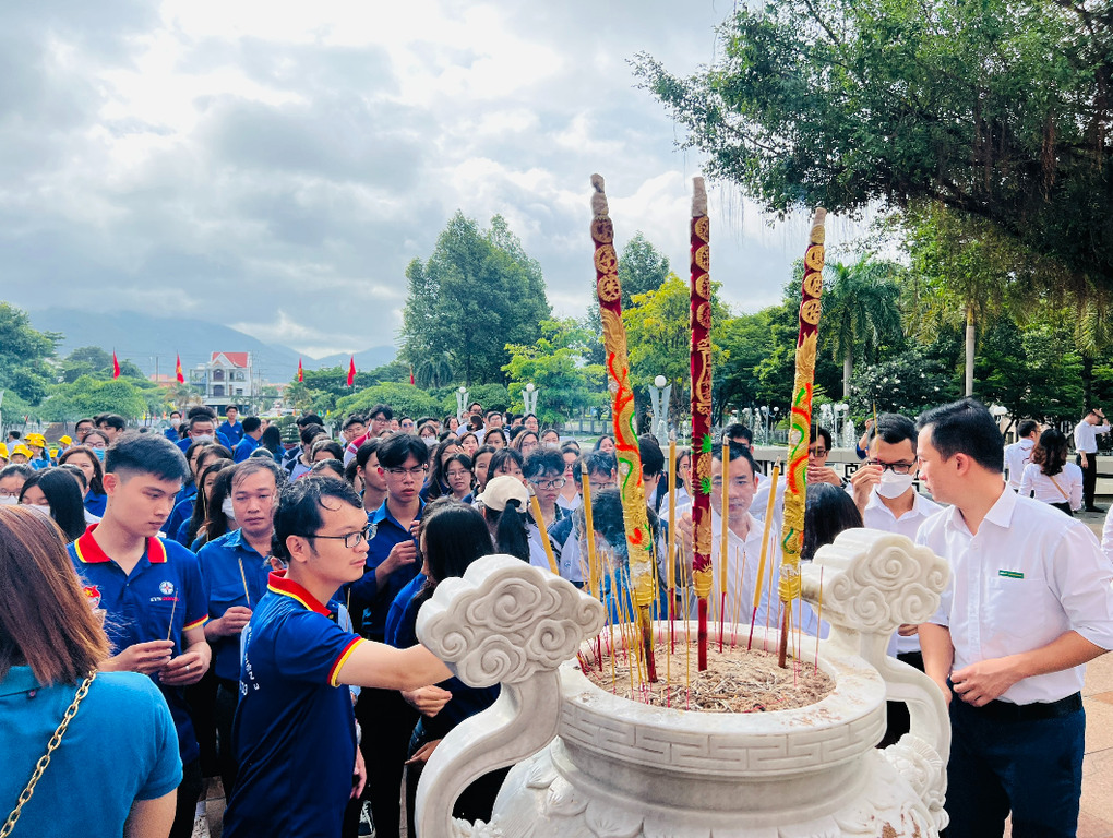 Tổng Công ty Phát điện 3 tổ chức nhiều hoạt động đền ơn đáp nghĩa dịp 27/7 - 3 Tổng Công ty Phát điện 3 tổ chức nhiều hoạt động đền ơn đáp nghĩa dịp 27/7 - 3
